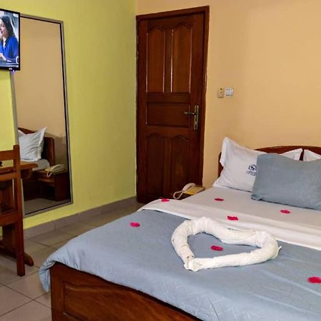 Hotel Le Printemps Douala Exteriör bild