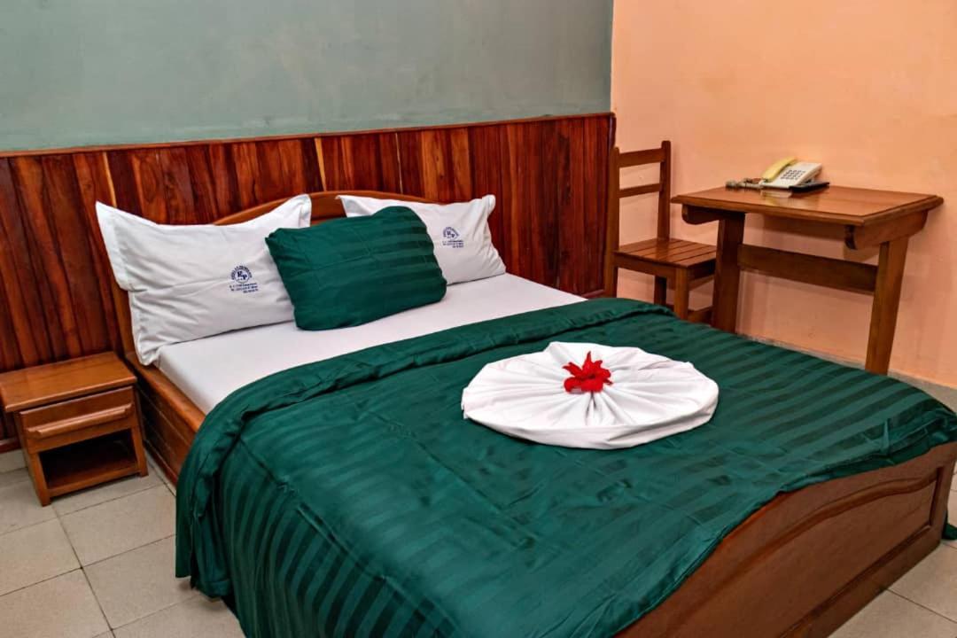 Hotel Le Printemps Douala Exteriör bild
